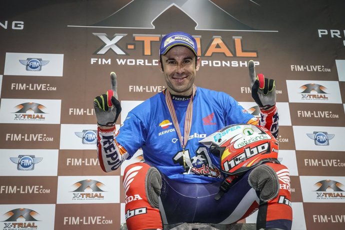 El piloto español trial Toni Bou