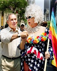 Muere Gilbert Baker, creador de la bandera arcoíris LGTB