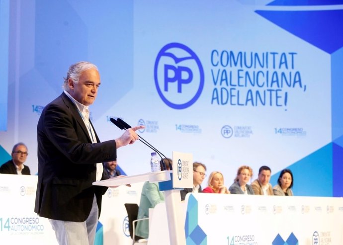 El eurodiputado preside la Mesa del XIV Congreso del PPCV