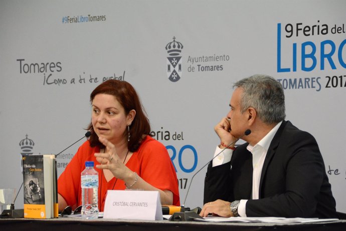 Caro Santos en la Feria del Libro de Tomares