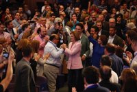 Cospedal asegura que Bonig pondrá "cordura" ante "la soberbia" y el "postureo" del 'Titanic'