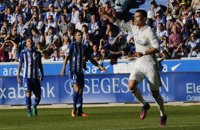 El Real Madrid defiende el liderato ante el rocoso Alavés