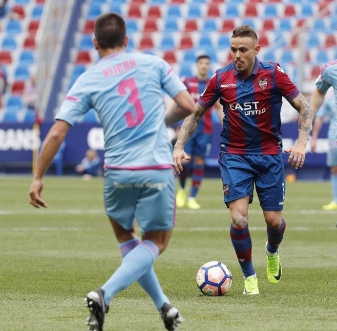 Roger en el partido Levante-Mirandés