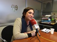 Colau cree que el Gobierno del PP no invierte en Catalunya porque la ha dado "por perdida"