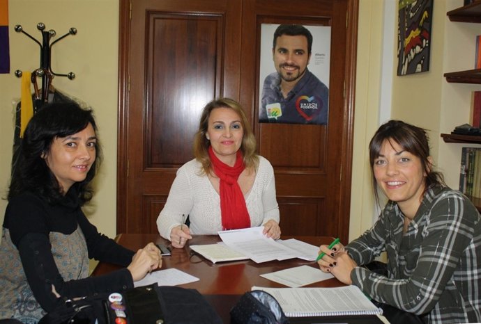 Reunión de la concejal de IU en Sevilla Eva Oliva con Info Circos