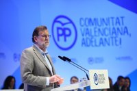 Rajoy pide "desconfiar de los adanes que creen que hasta que llegaron ellos no había nada"