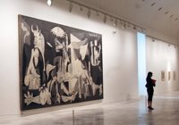 El Reina Sofía inaugura una exposición por los 80 años del Guernica, que requiere trabajos de conservación