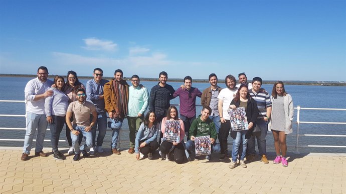 Jóvenes con Susana Díaz en Huelva