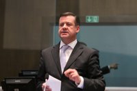 Páez deposita su voto y asegura que respetará los resultados de los comicios si se demuestra su transparencia