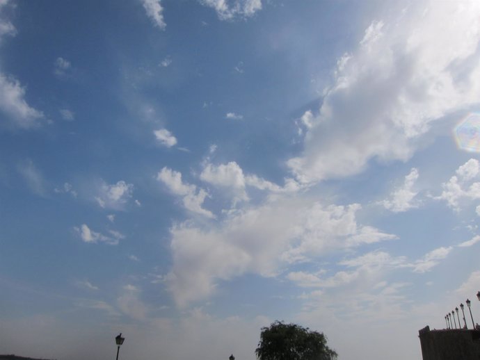 Nubes, nublado, buen tiempo, sol, temperaturas, despejado