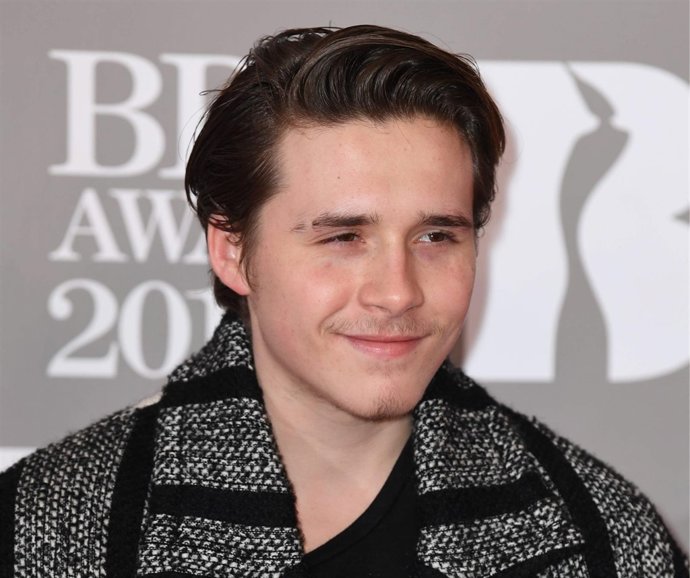 Brooklyn Beckham se hace su primer tatuaje