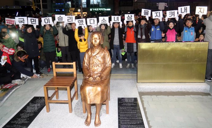Estatua por las 'mujeres de confort' en Busan, Corea del Sur