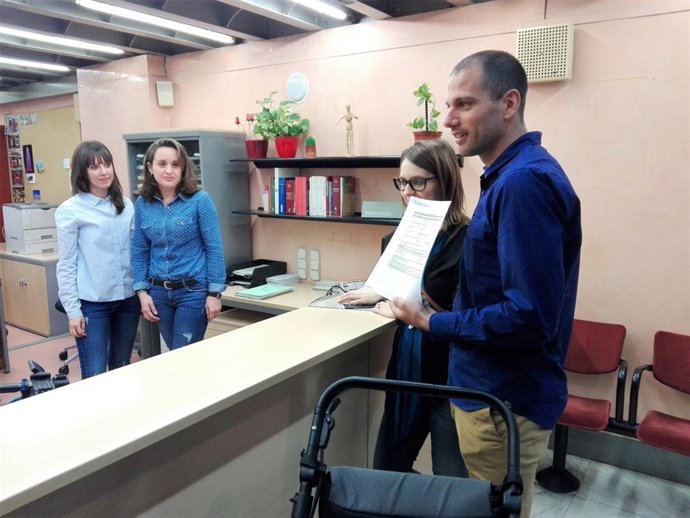 Jordi y Sandra, primera pareja de hecho inscrita en el nuevo registro