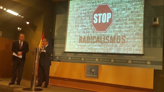 Zoido y el comisario José Luis Olivera en un acto en el Ministerio del Interior