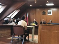 "Le empujé, tropezó y cayó al suelo golpeándose la cabeza"