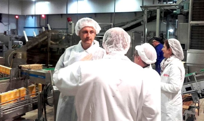 El director del Info durante su visita a las instalaciones de Cofrutos