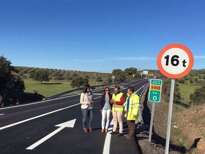 Visita a la mejora realizada en un tramo del carretera A-6106.