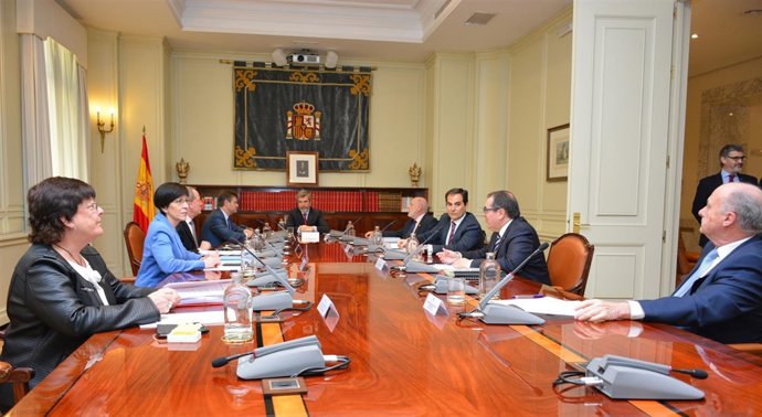 Imagen la de reunión.