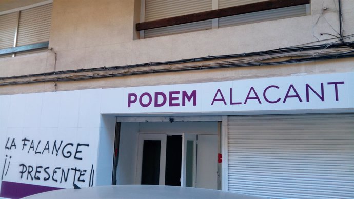 La nueva sede de Podemos Alicante con una pintada fascista, el pasado sábado