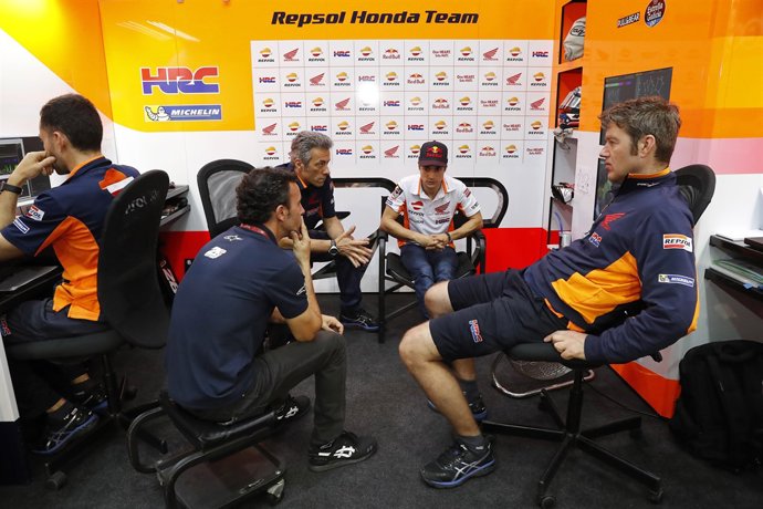 Dani Pedrosa amb l'equip