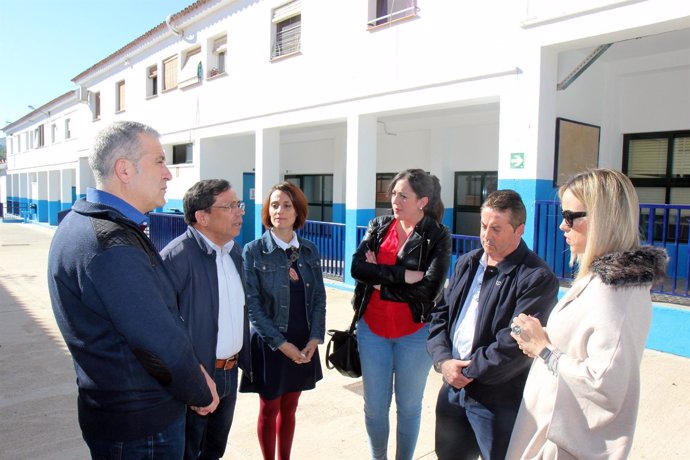 Patricia Alba visita centros educativos en Villanueva de Algaidas