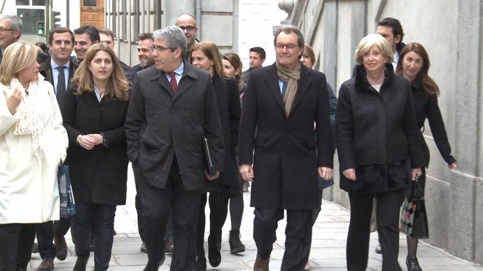 Reciben con gritos a Artur Mas a su llegada al Supremo