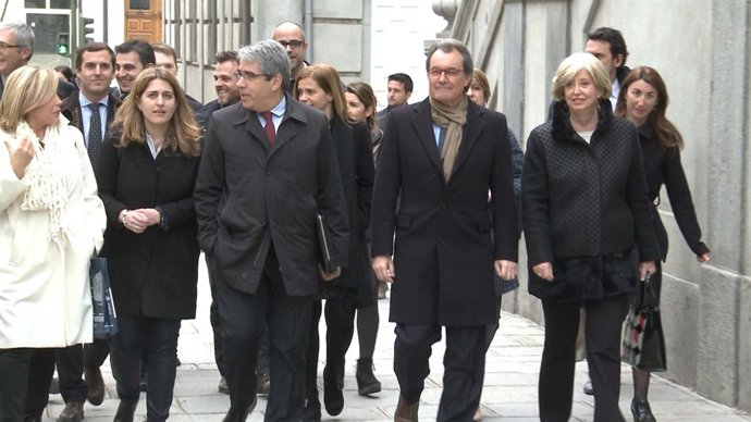 Reben amb crits a Artur Mas a la seva arribada al Suprem