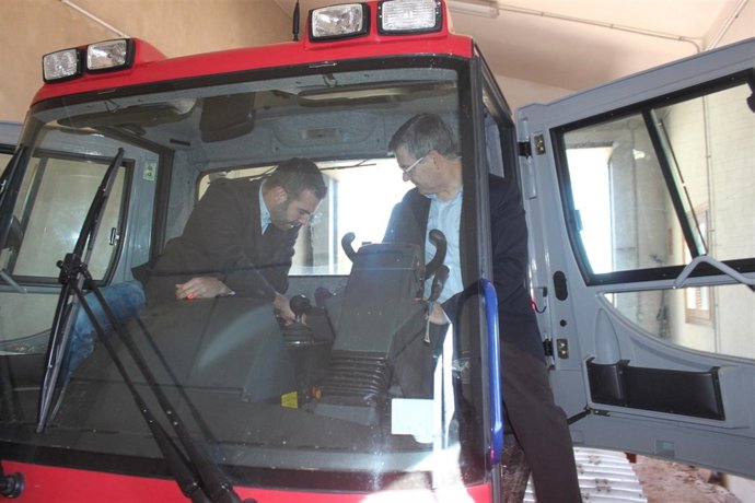 Guillén en una máquina quitanieves