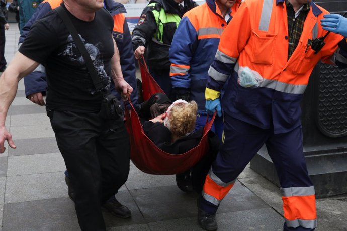 Un herido trasladado tras la explosión en el metro de San Petersburgo (Rusia)