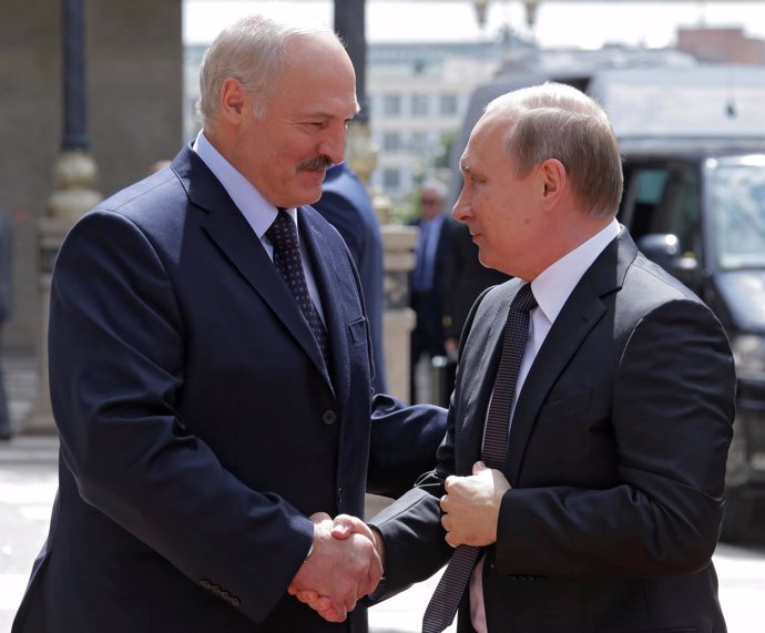 Alexander Lukashenko y Vladimir Putin