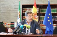 La Junta cree que la bajada del paro "es más sólida que en otras ocasiones" y pide "apoyo extraordinario" al Gobierno