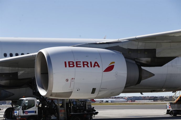 Motor, motores de avión de Iberia en Barajas, reactor, reactores