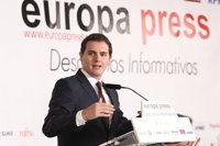 Rivera dice "no tiene por qué haber ningún conflicto" por Gibraltar pero sí debatir su relación con la UE y con España 