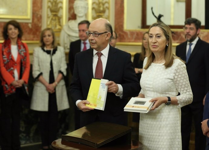 Montoro presenta los Presupuestos en el Congreso