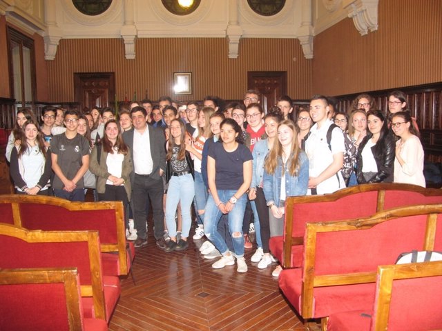 Foto de familia con los alumnos franceses de intercambio en Jaén. 