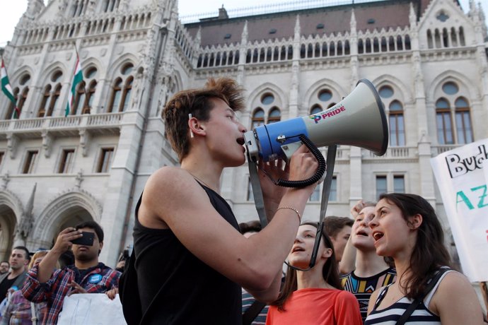 Protesta en defensa de la universidad de Soros en Budapest