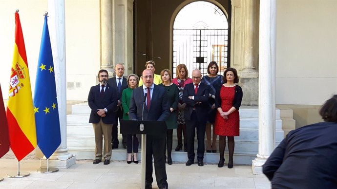 Pedro Antonio Sánchez  y sus consejeros (Pagán a mano derecha)