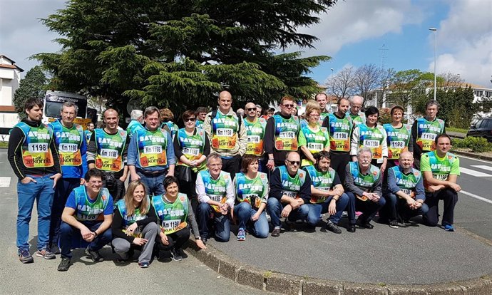Bingen Zupiria y otros representantes institucionales en la Korrika.