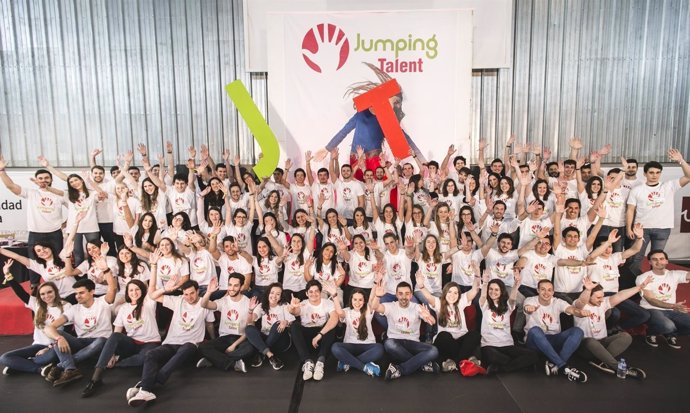 Jumping Talent respalda el futuro laboral de 96 jóvenes universitarios 