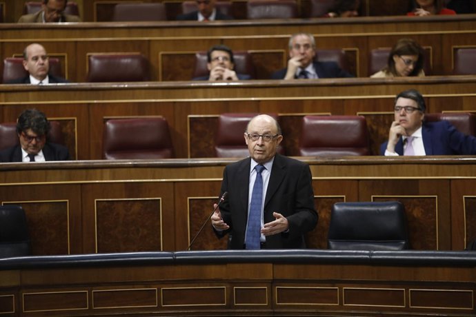 Cristóbal Montoro en la sesión de control al Gobierno en el Congreso