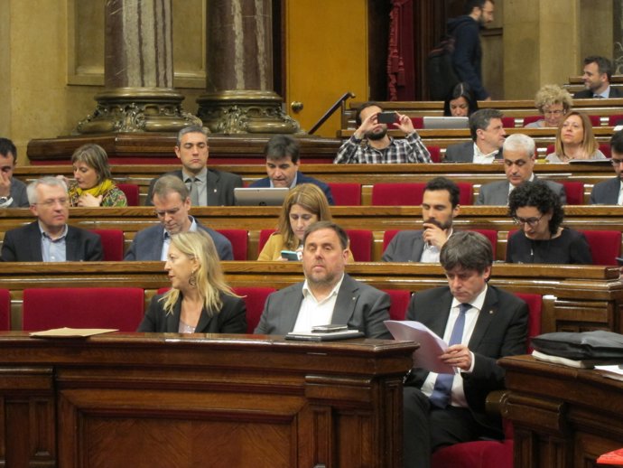  Neus Munté, Oriol Junqueras,  Carles Puigdemont en el Ple del Parlament