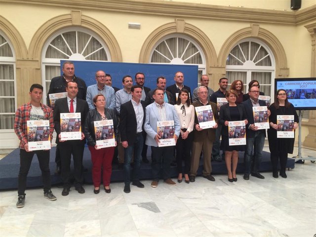 Ayuntamientos y patrocinadores, con el cartel oficial del circuito de este año.