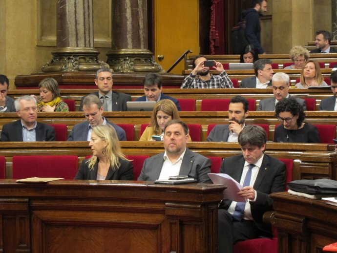  Neus Munté, Oriol Junqueras, Carles Puigdemont En El Pleno Del Parlament