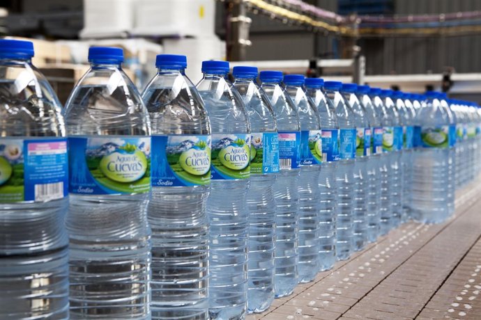 Botellas de Agua de Cuevas