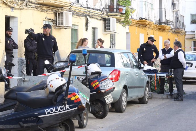 Imagen de la vivienda donde se localizó el cadáver de la mujer apuñalada