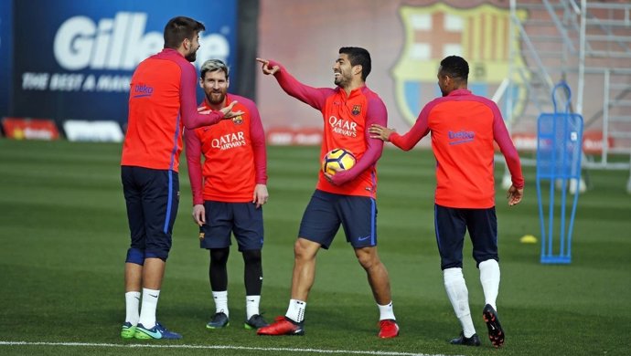 Piqué, Messi, Suárez y Neymar en el entrenamiento