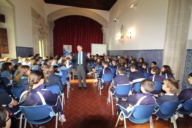 Moragues en la charla en un colegio en gandia