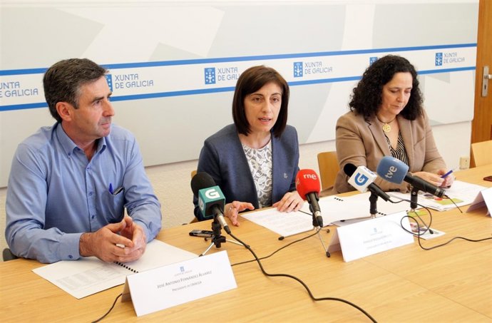  El Presidente De Craega Y Ángeles Vázquez