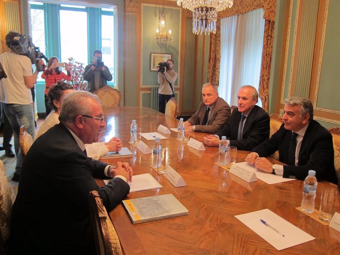   Reunión AVT Y Delegación De Gobierno En El País Vasco