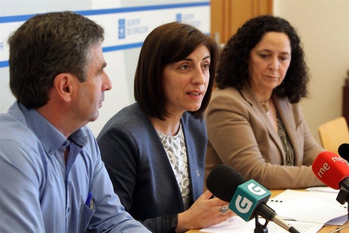    A Conselleira Do Medio Rural, Ángeles Vázquez, Acompañada Pola Directora Xera